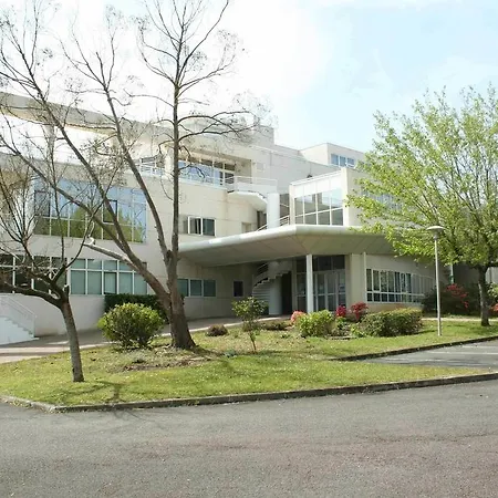 Atlantique - Lycee Hotelier - Management School 3*